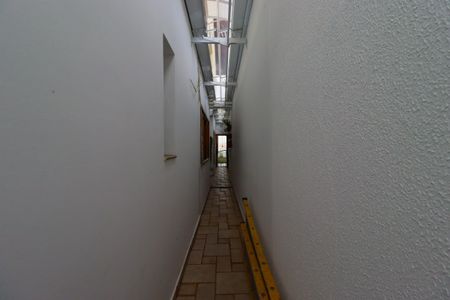 Casa à venda com 420m², 3 quartos e 8 vagasCorredor externo