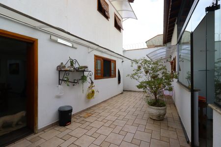 Casa à venda com 420m², 3 quartos e 8 vagasQuintal