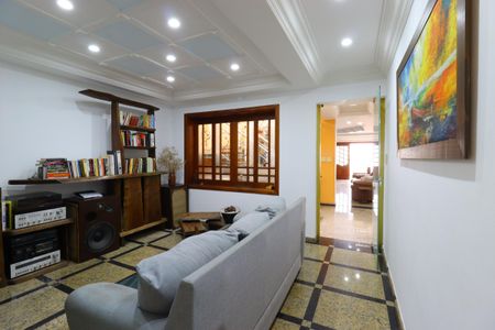 Casa à venda com 420m², 3 quartos e 8 vagasBiblioteca