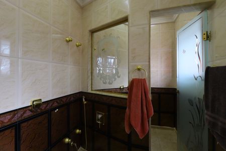 Casa à venda com 420m², 3 quartos e 8 vagasBanheiro da Suíte 1