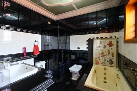 Casa à venda com 420m², 3 quartos e 8 vagasBanheiro da Suíte 2