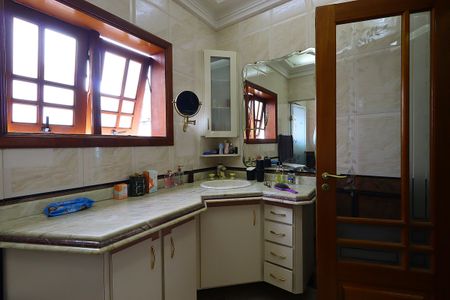 Casa à venda com 420m², 3 quartos e 8 vagasBanheiro da Suíte 1