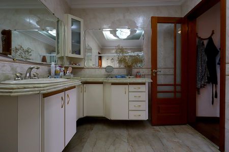 Casa à venda com 420m², 3 quartos e 8 vagasBanheiro da Suíte 3