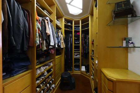 Casa à venda com 420m², 3 quartos e 8 vagasCloset da Suíte 1