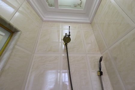Casa à venda com 420m², 3 quartos e 8 vagasBanheira da Suíte 2