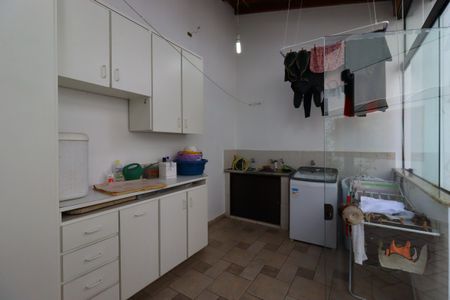 Casa à venda com 420m², 3 quartos e 8 vagasÁrea de Serviço