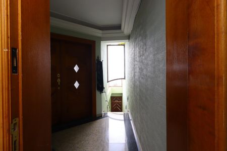 Casa à venda com 420m², 3 quartos e 8 vagasCorredor externo