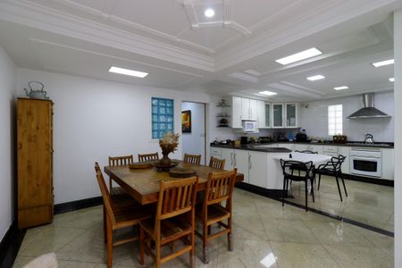 Casa à venda com 420m², 3 quartos e 8 vagasCozinha