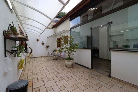 Casa à venda com 420m², 3 quartos e 8 vagasQuintal