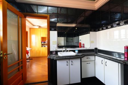 Casa à venda com 420m², 3 quartos e 8 vagasBanheiro da Suíte 2