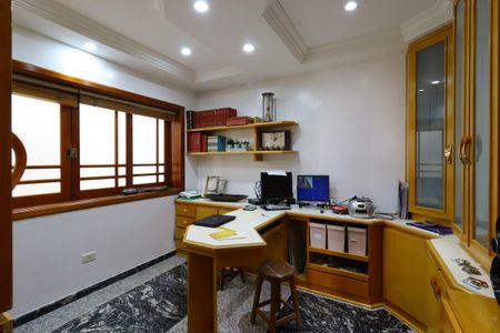 Casa à venda com 420m², 3 quartos e 8 vagasEscritório