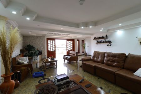 Casa à venda com 420m², 3 quartos e 8 vagasSala