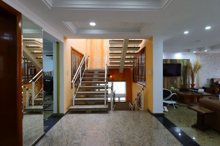Casa à venda com 420m², 3 quartos e 8 vagasSala
