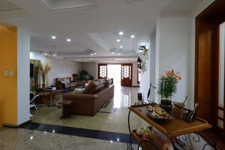 Casa à venda com 420m², 3 quartos e 8 vagasSala