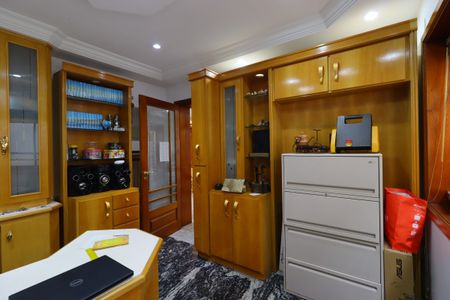 Casa à venda com 420m², 3 quartos e 8 vagasEscritório