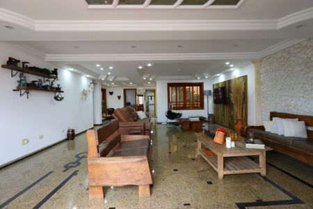 Casa à venda com 420m², 3 quartos e 8 vagasSala