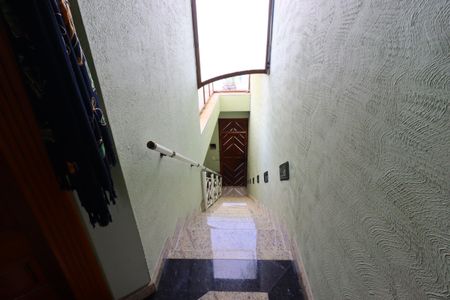 Casa à venda com 420m², 3 quartos e 8 vagasCorredor externo