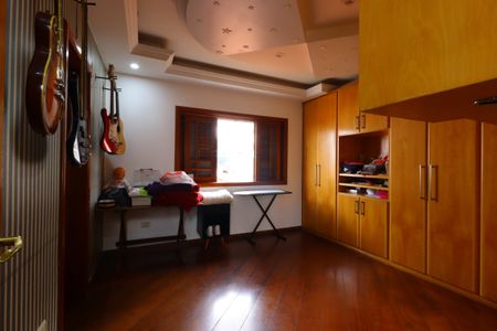 Casa à venda com 420m², 3 quartos e 8 vagasSuíte 2