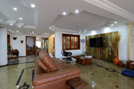 Casa à venda com 420m², 3 quartos e 8 vagasSala