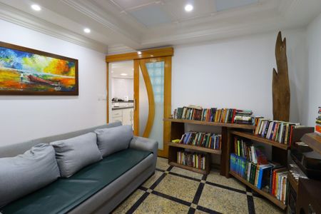Casa à venda com 420m², 3 quartos e 8 vagasBiblioteca da Cobertura
