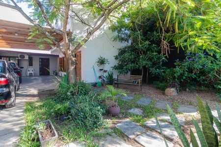 Casa à venda com 200m², 2 quartos e 5 vagas Casa à venda com 200m², 2 quartos e 5 vagasQuintal