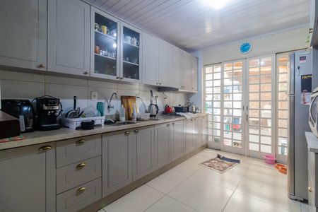 Casa à venda com 200m², 2 quartos e 5 vagas Casa à venda com 200m², 2 quartos e 5 vagasCozinha