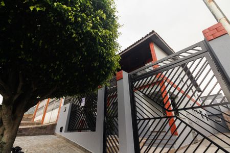 Casa à venda com 200m², 3 quartos e 4 vagas Casa à venda com 200m², 3 quartos e 4 vagasFachada