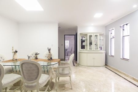 Casa à venda com 200m², 3 quartos e 4 vagas Casa à venda com 200m², 3 quartos e 4 vagasSala