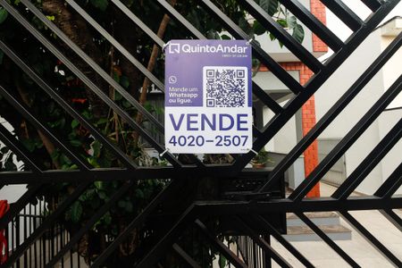 Casa à venda com 200m², 3 quartos e 4 vagas Casa à venda com 200m², 3 quartos e 4 vagasFachada - Placa
