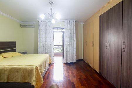 Casa à venda com 200m², 3 quartos e 4 vagas Casa à venda com 200m², 3 quartos e 4 vagasSuíte