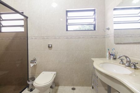 Casa à venda com 200m², 3 quartos e 4 vagas Casa à venda com 200m², 3 quartos e 4 vagasBanheiro Suíte