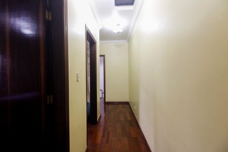 Casa à venda com 200m², 3 quartos e 4 vagas Casa à venda com 200m², 3 quartos e 4 vagasCorredor de Acesso