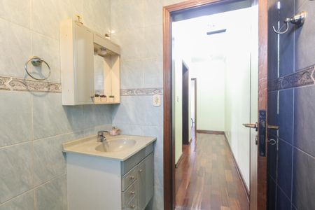 Casa à venda com 200m², 3 quartos e 4 vagas Casa à venda com 200m², 3 quartos e 4 vagasBanheiro Social