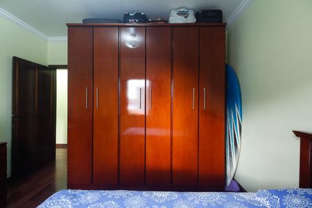 Casa à venda com 200m², 3 quartos e 4 vagas Casa à venda com 200m², 3 quartos e 4 vagasQuarto 2