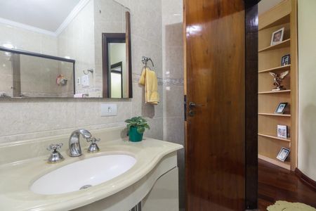 Casa à venda com 200m², 3 quartos e 4 vagas Casa à venda com 200m², 3 quartos e 4 vagasBanheiro Suíte