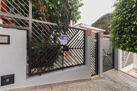 Casa à venda com 200m², 3 quartos e 4 vagas Casa à venda com 200m², 3 quartos e 4 vagasFachada