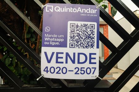 Casa à venda com 200m², 3 quartos e 4 vagas Casa à venda com 200m², 3 quartos e 4 vagasFachada - Placa
