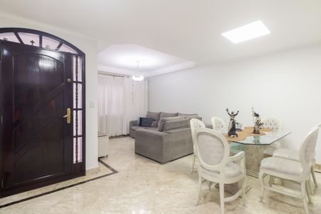 Casa à venda com 200m², 3 quartos e 4 vagas Casa à venda com 200m², 3 quartos e 4 vagasSala