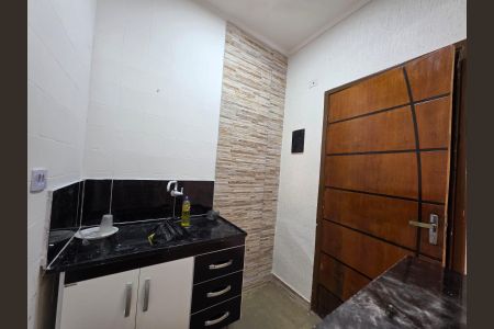 Cozinha de kitnet/studio para alugar com 1 quarto, 30m² em Cidade Ocian, Praia Grande