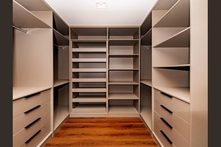 Apartamento à venda com 165m², 2 quartos e 2 vagasCloset