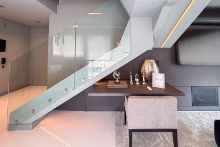 Apartamento à venda com 94m², 1 quarto e 1 vagaEscada