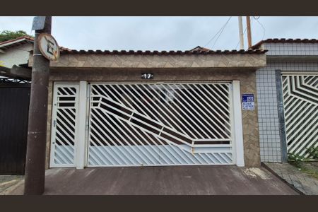 Casa à venda com 150m², 2 quartos e 2 vagasFachada + Placa