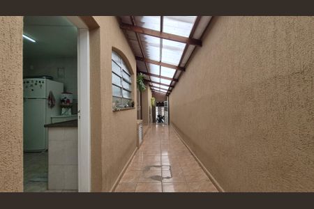 Casa à venda com 150m², 2 quartos e 2 vagasCorredor Lateral