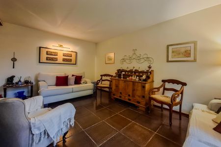 Casa para alugar com 240m², 4 quartos e 1 vaga Casa para alugar com 240m², 4 quartos e 1 vagaSala