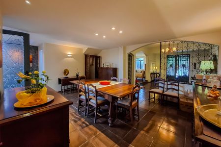 Casa para alugar com 240m², 4 quartos e 1 vaga Casa para alugar com 240m², 4 quartos e 1 vagaSala de Jantar
