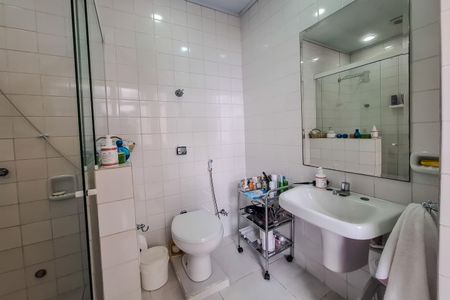 Casa para alugar com 240m², 4 quartos e 1 vaga Casa para alugar com 240m², 4 quartos e 1 vagaBanheiro Social