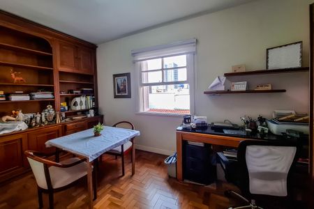 Casa para alugar com 240m², 4 quartos e 1 vaga Casa para alugar com 240m², 4 quartos e 1 vagaEscritório/ Quarto Reversível