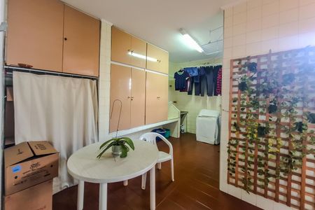 Casa para alugar com 240m², 4 quartos e 1 vaga Casa para alugar com 240m², 4 quartos e 1 vagaÁrea de Serviço