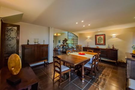 Casa para alugar com 240m², 4 quartos e 1 vaga Casa para alugar com 240m², 4 quartos e 1 vagaSala de Jantar