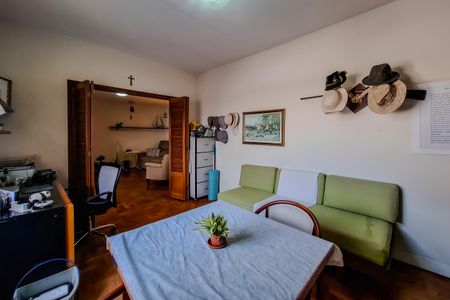 Casa para alugar com 240m², 4 quartos e 1 vaga Casa para alugar com 240m², 4 quartos e 1 vagaEscritório/ Quarto Reversível